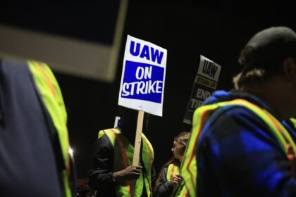 231013092927 01 Uaw Autoworkers Strike Ford Kentucky Truck Plant 1012.jpg